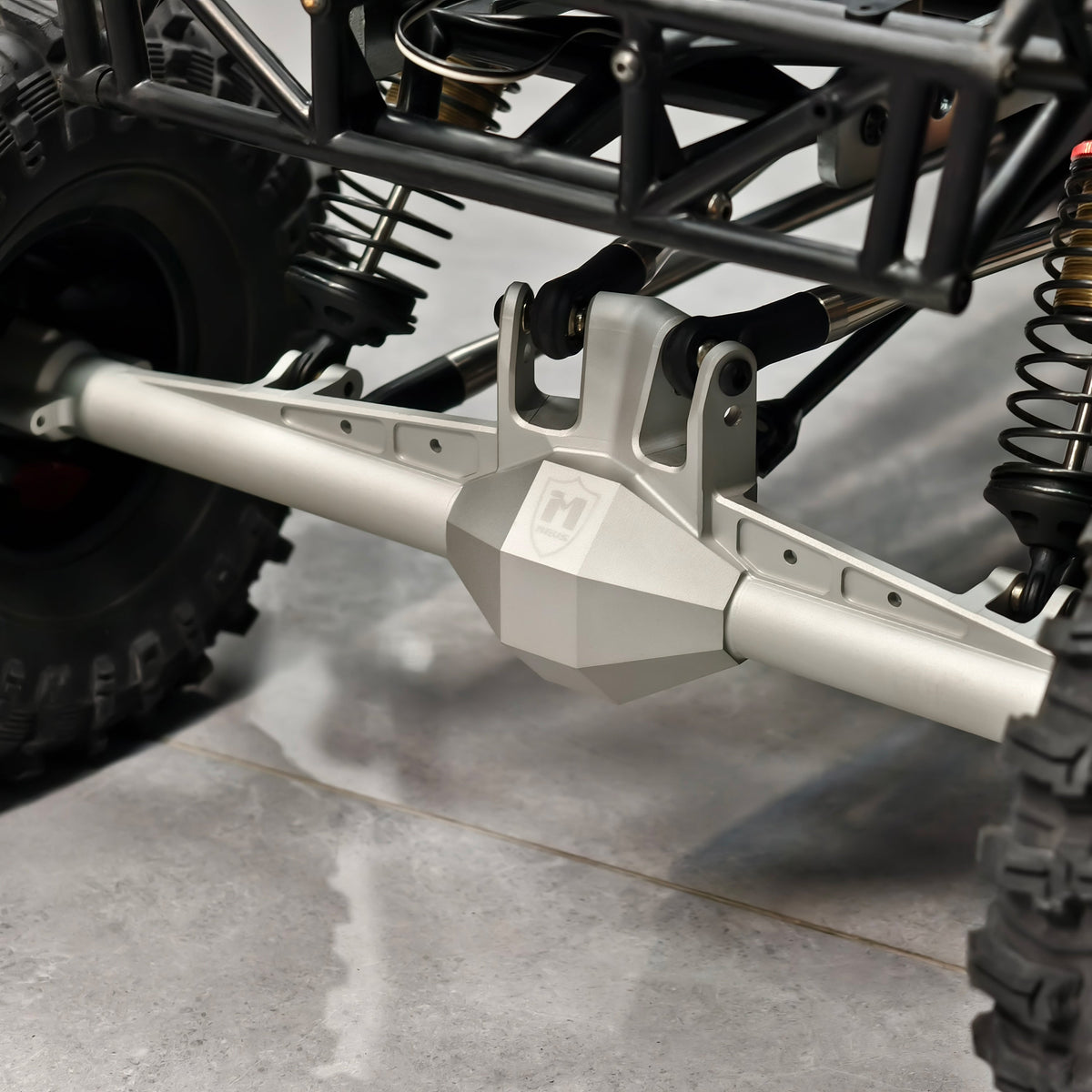 Silver Redcat Vertex-6 rear axle installation